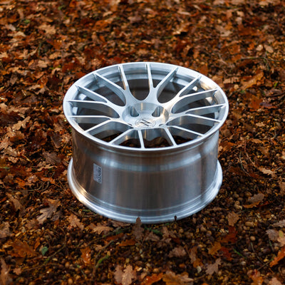 Zento MS3 Monoblock Forged Aluminium Wheel finished in brushed silver, in British autumnal woodland